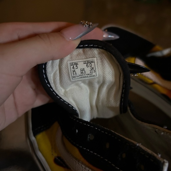 Vans - Picture 4 of 5